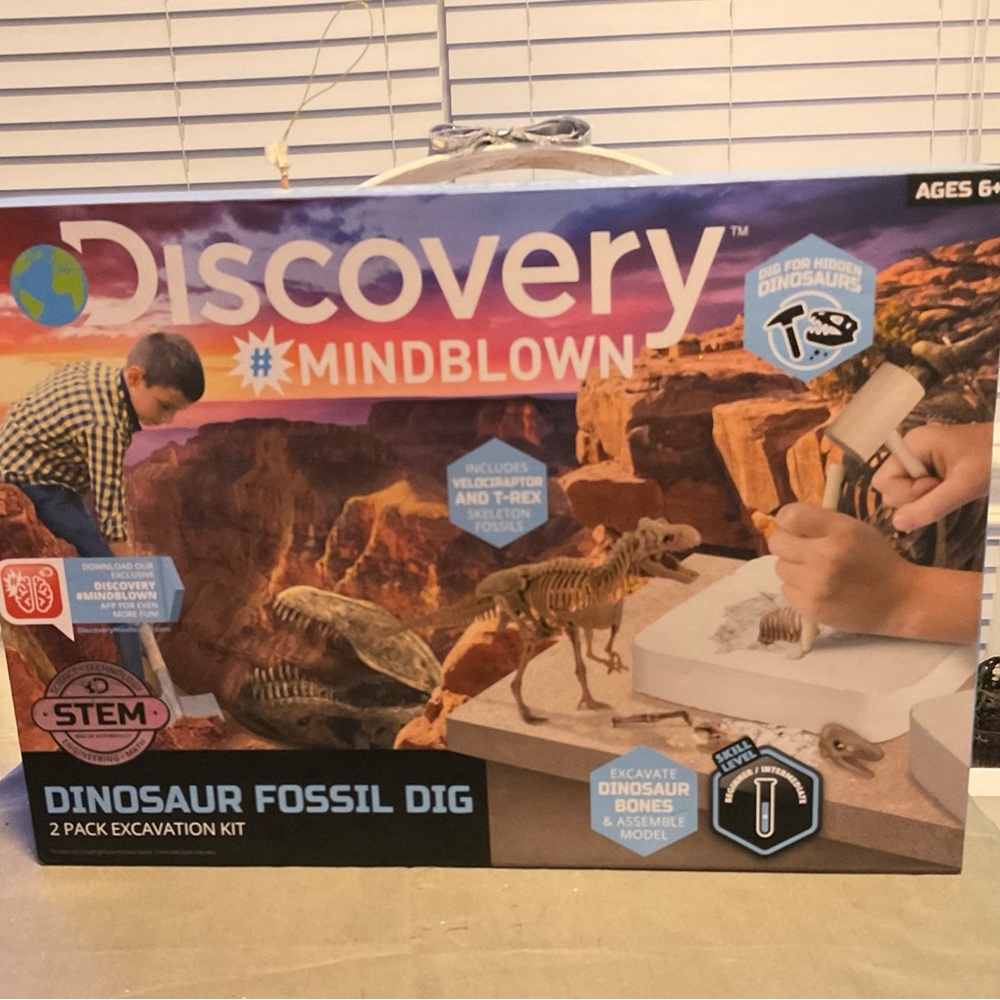 Discovery #MINDBLOWN Dinosaur Fossil Excavation Kit